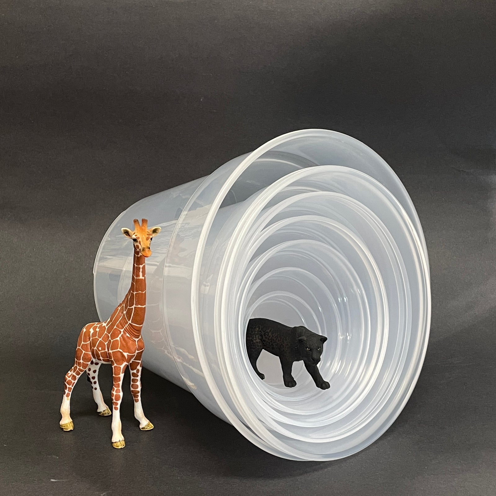 Round Plastic Pots - Clear